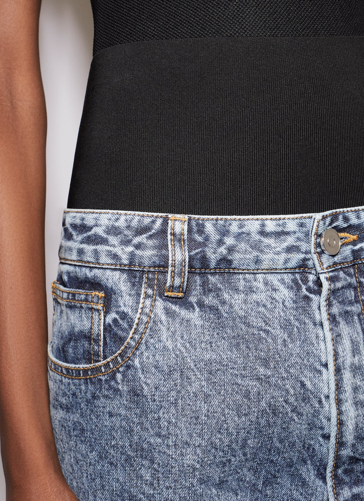 KNIT BAND JEANS IN SNOW DENIM ALAÏA LIGHT BLUE KNIT BAND JEANS IN SNOW DENIM